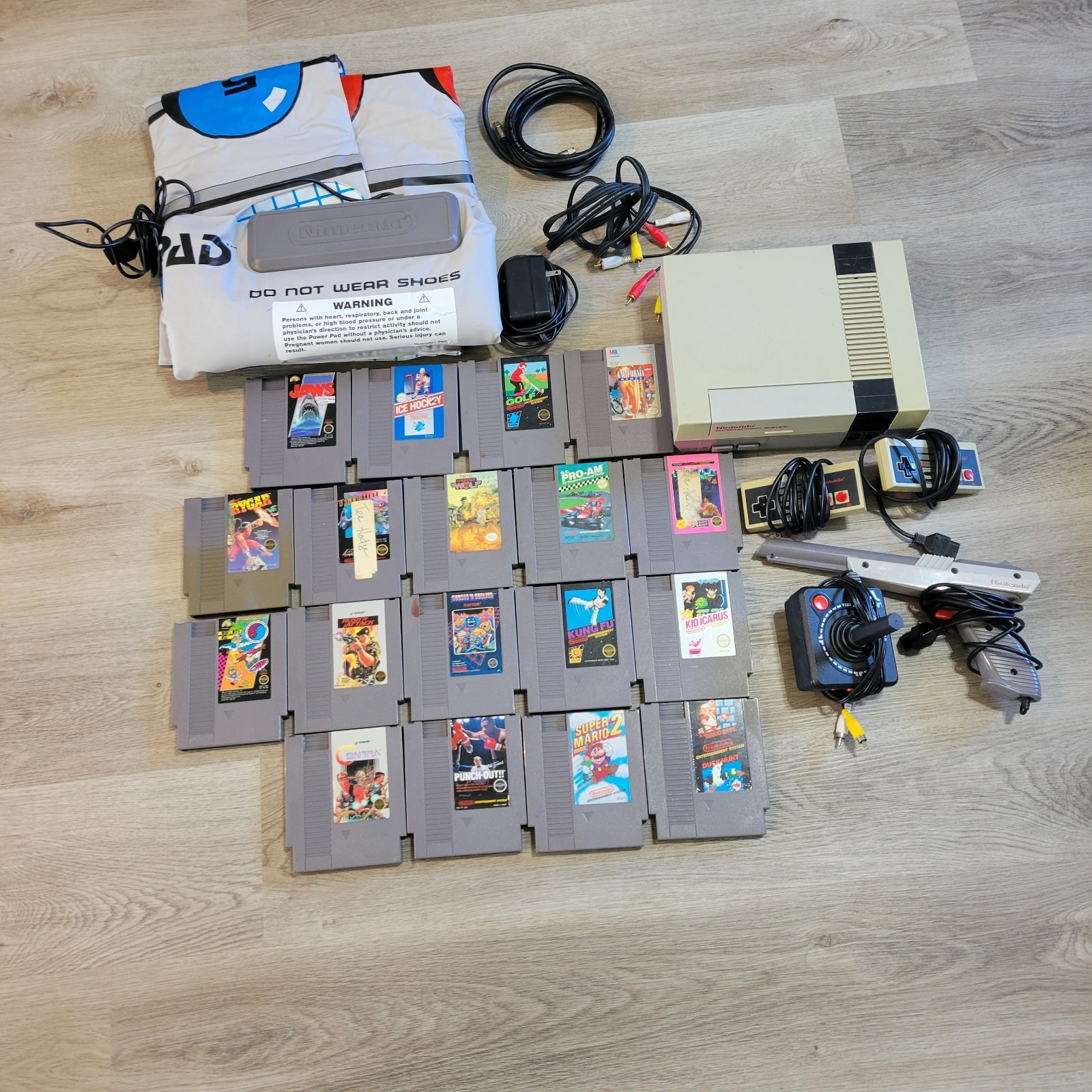 1985 Nintendo NES Console Bundle Tested Working 19 Games Power Pad Zapper Lot
