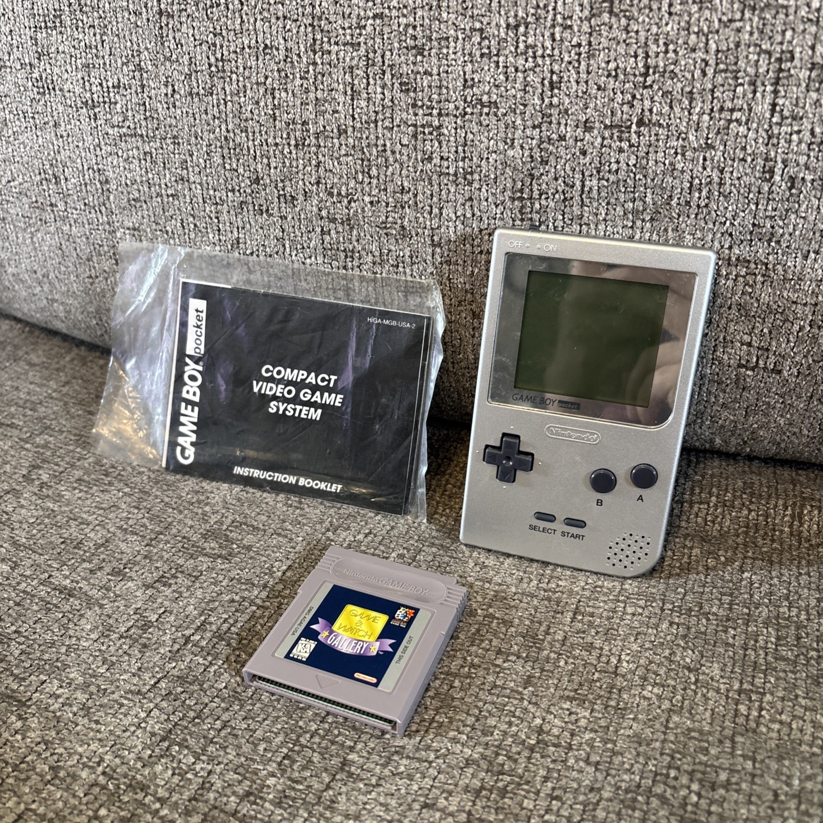 Nintendo Game Boy Pocket MGB-001 Silver Portable Handheld Console Works W/ Game