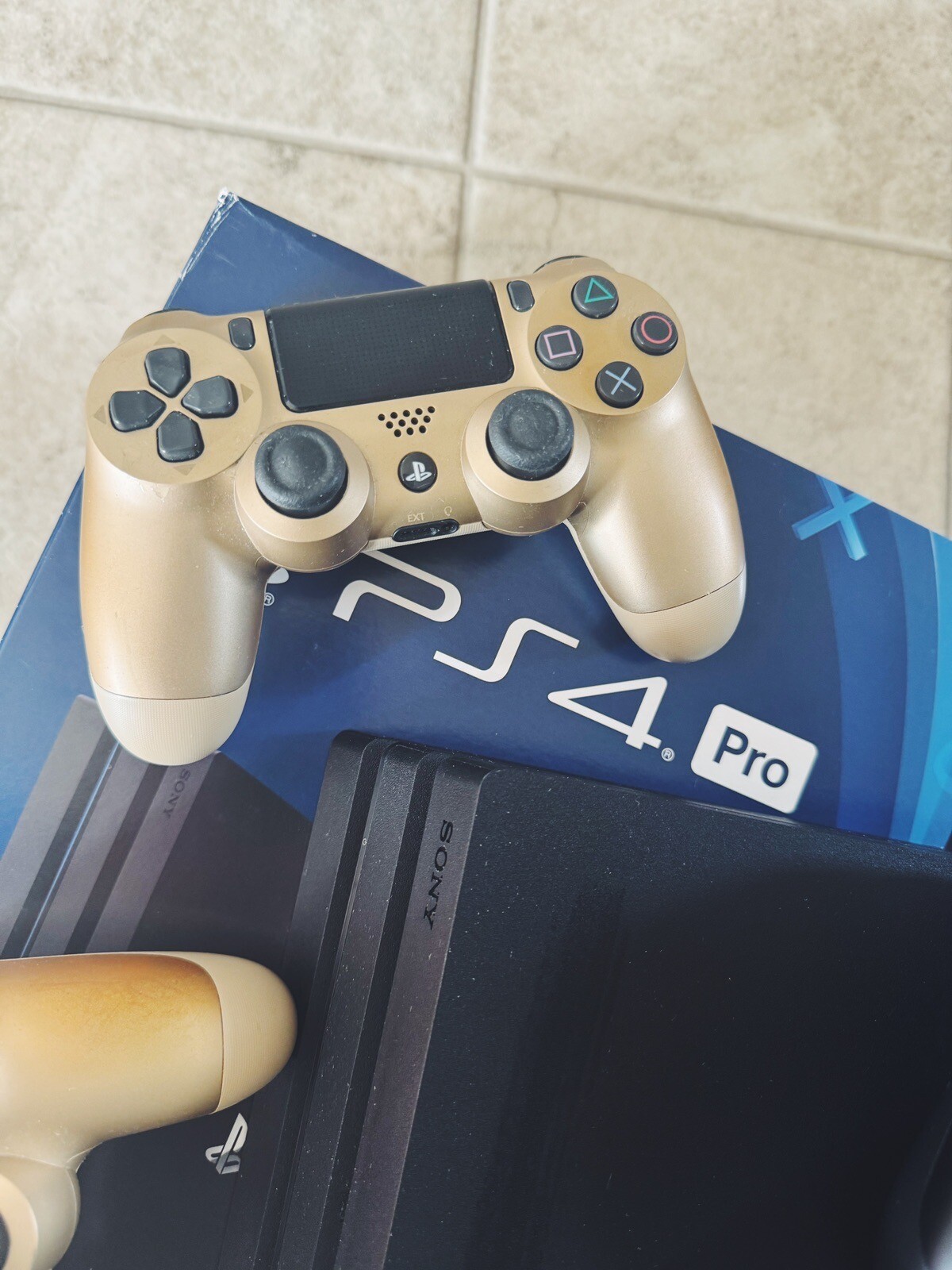 PS4 Pro Black Model, 3 Remotes, Console Stand Remote charger EU Plug Ship UPS