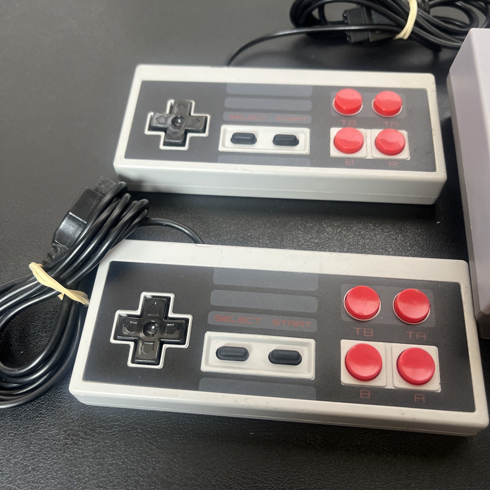 Mini Game Anniversary Edition 620 NES Console 620 Games AV-Out USB 2 Controllers