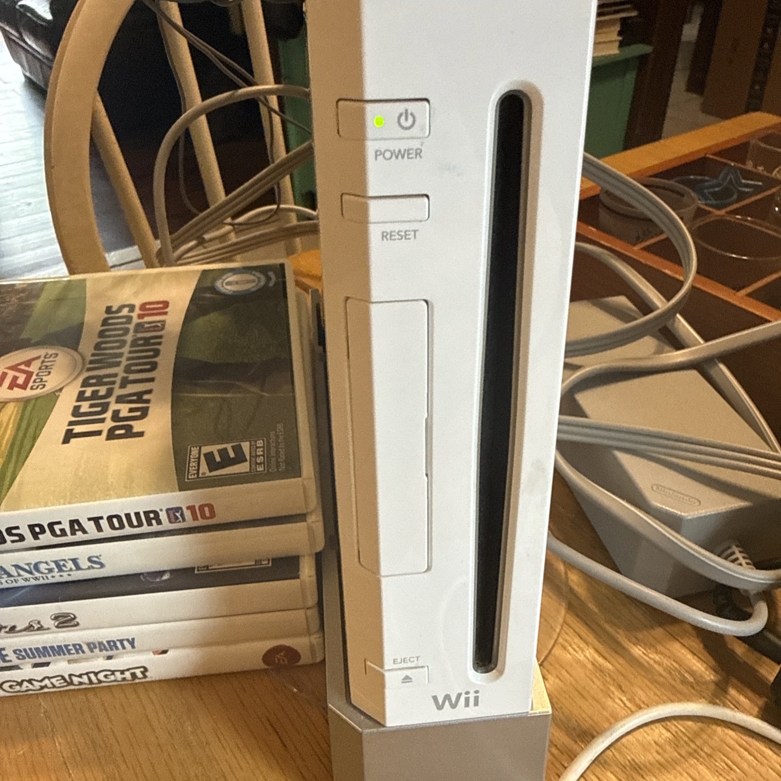 Nintendo Wii RVL-001 512 MB Home Console – White W/Games, Controller/Numchuck