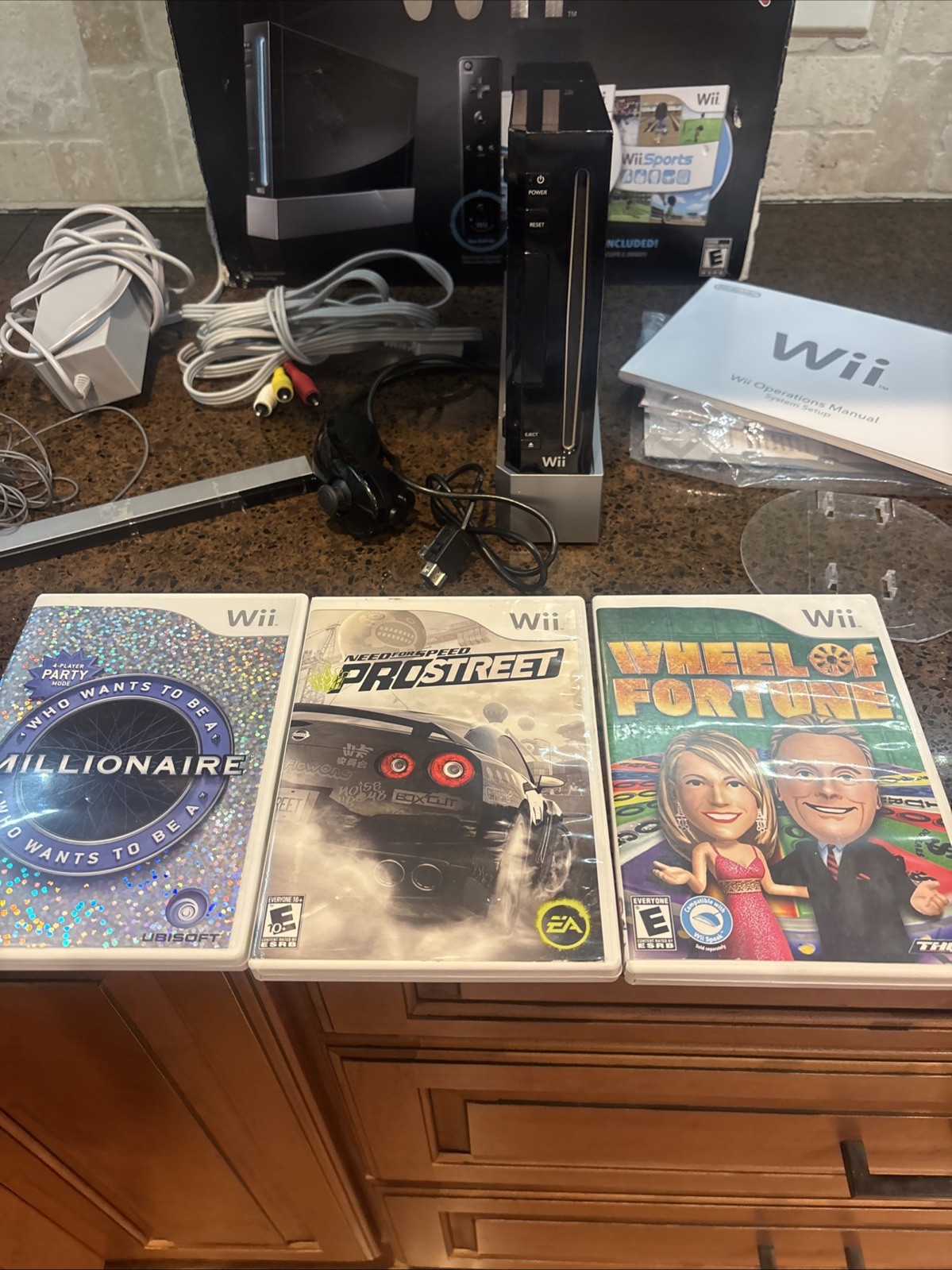 Nintendo Wii Console RVL-001 Black No cordless remote included