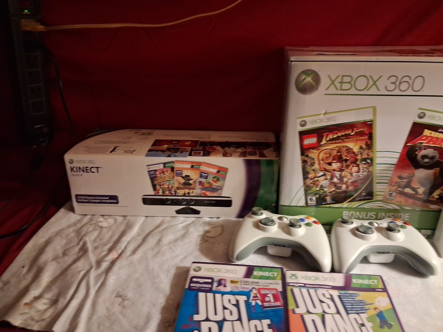 XBox 360 Pro White Console W/kinect Sensor 2 Controllers Play&charge Set In Box