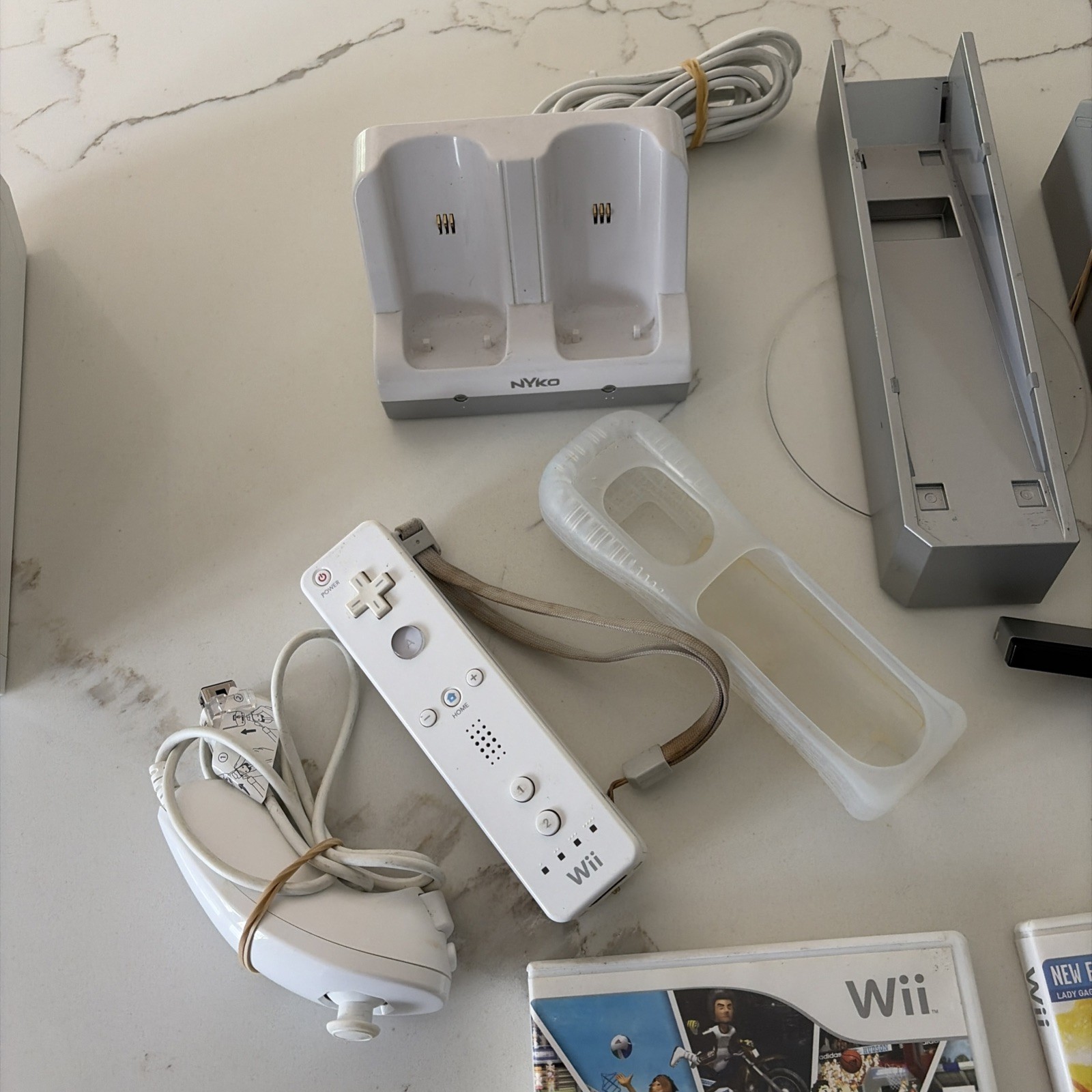 Complete Wii System RVL-001 White GameCube Compatible + Games + EXTRAS! READ!!!