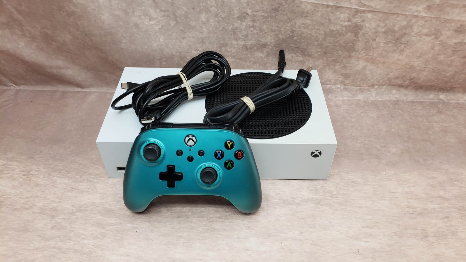 Microsoft Xbox One S 500GB w/ controller(wired), cords, good condition