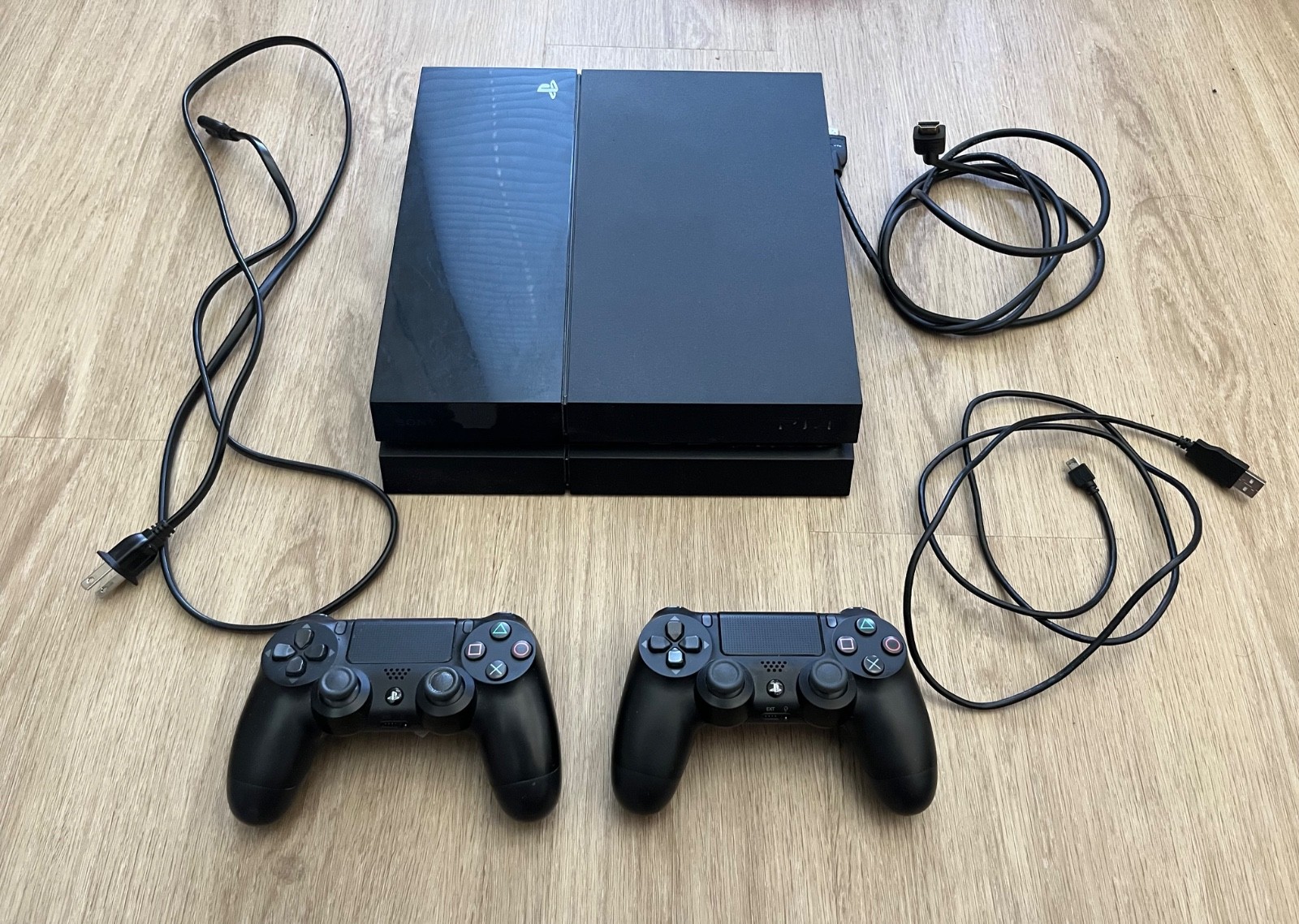 Sony PlayStation 4 PS4 Gaming Console 500GB Black With Two Controllers & Cords