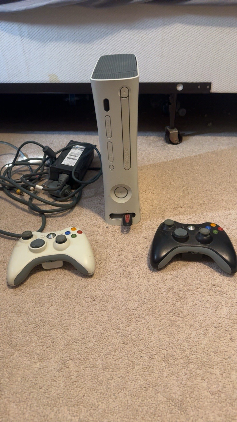 Microsoft Xbox 360 White Console Wireless Controllers Component Composite RCA