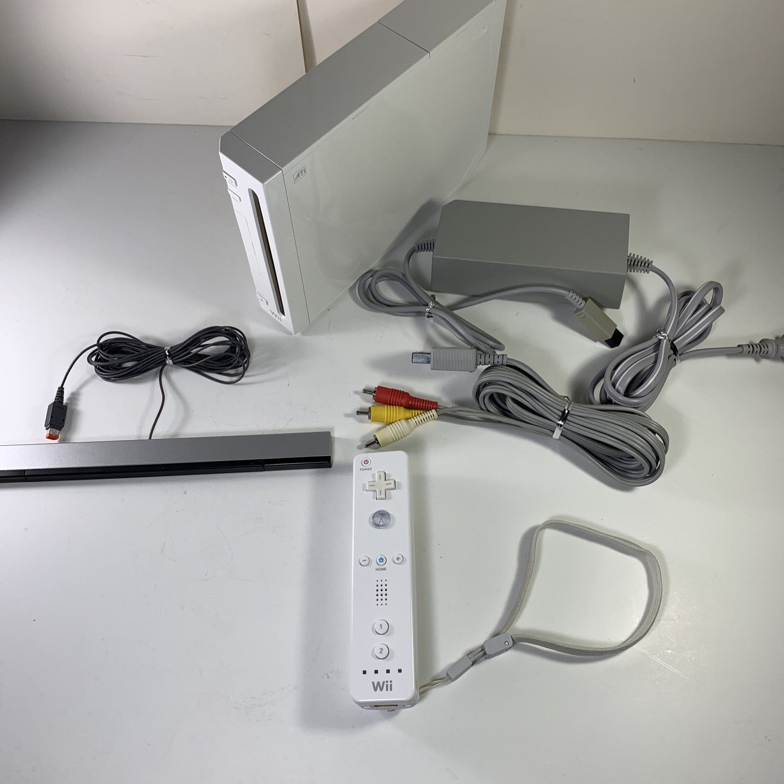 Nintendo Wii RVL-001 512 MB Home Console Bundle White Tested