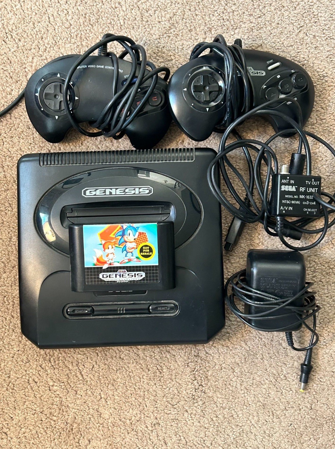 SEGA Genesis Model 2 MK-1631 Video Game System , 2 Controllers, 1 Game Sonic 2