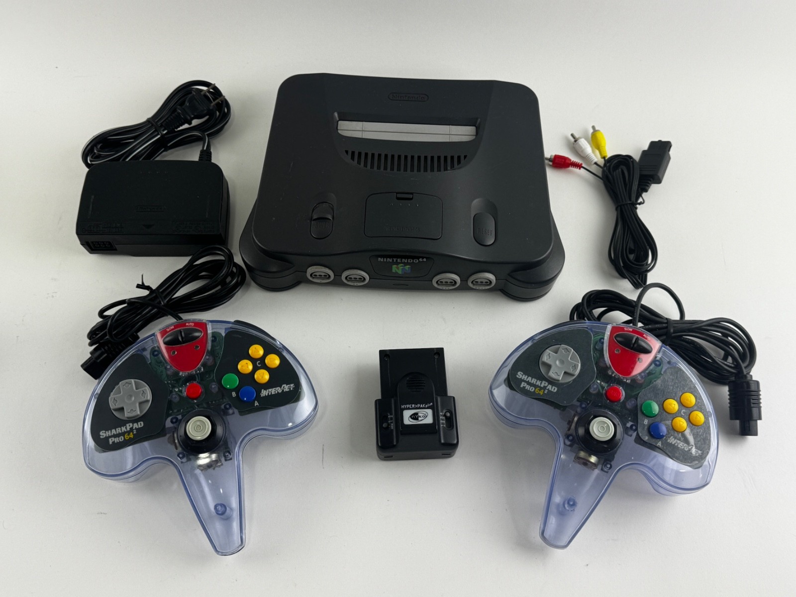 Nintendo 64 N64 NUS-001 System Console Bundle w/ Controllers & Hyper Pak Plus