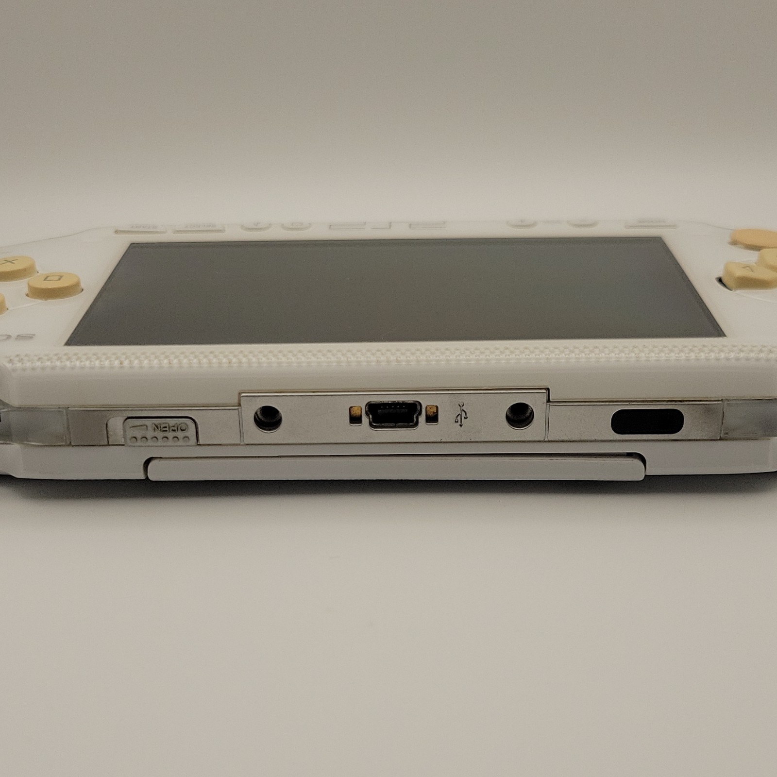 Sony PSP 1000 White Beige Handheld System Wi-Fi Capability CFW ready.