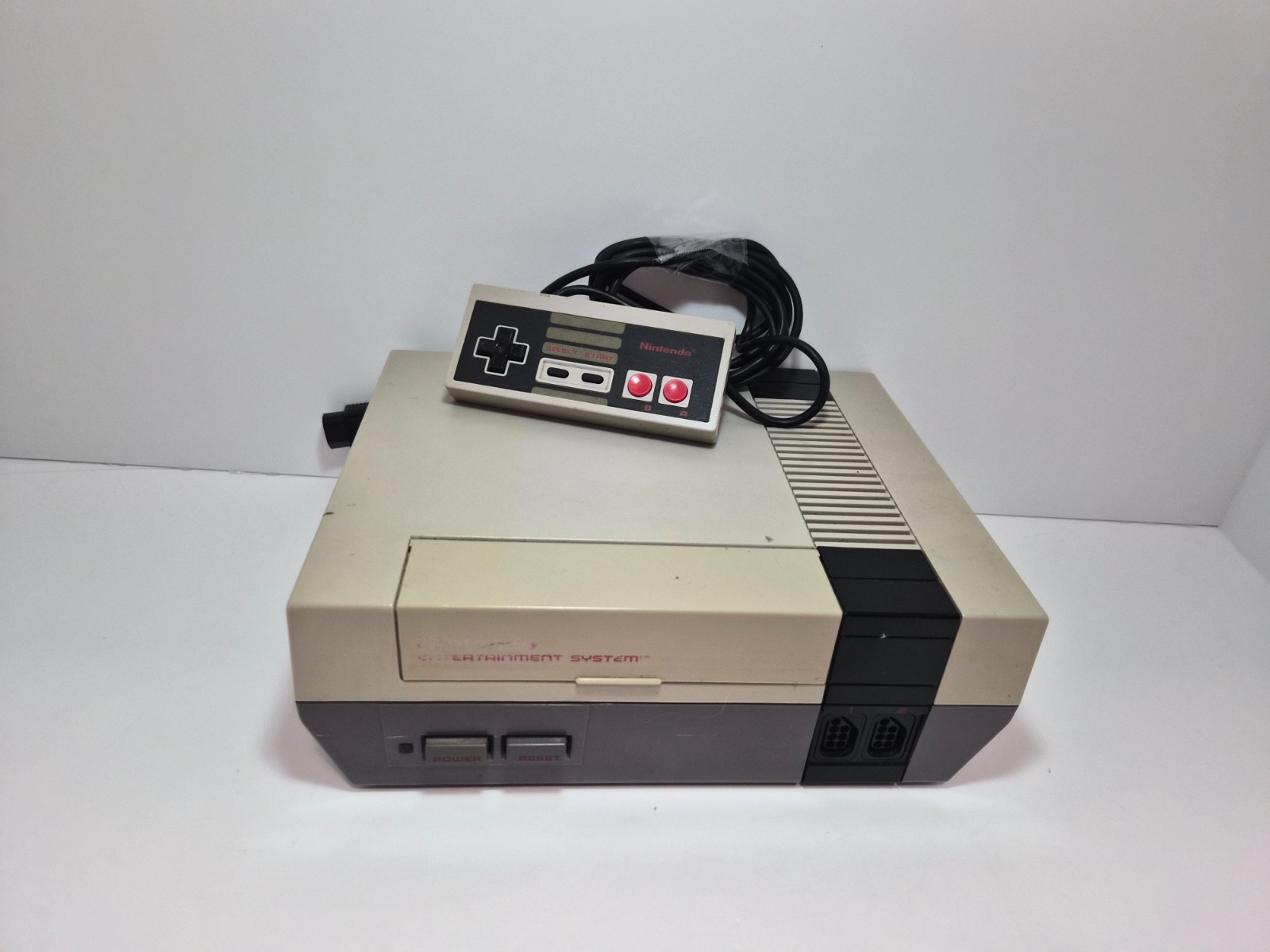 Nintendo NES Console Bundle w/ Controller AV to HDMI Adapter & All Cables Tested
