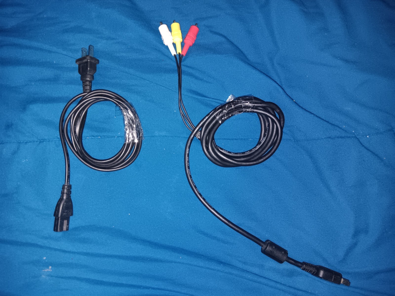 Sega Dreamcast Console Controller Memory Card AC Adapter A/V cables