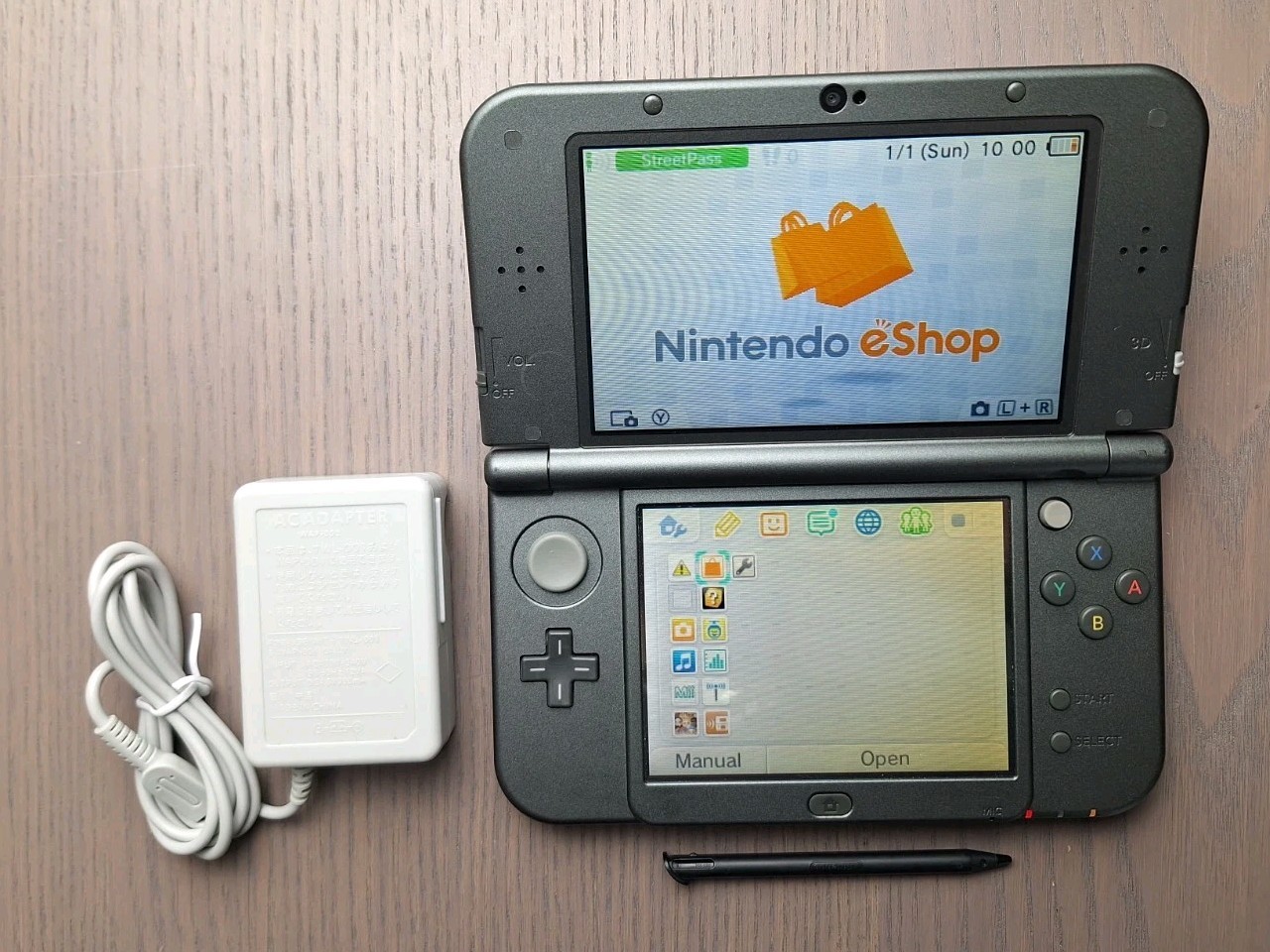 New Nintendo 3DS XL Metallic Black | Charger 32GB SD Card | REGION FREE TOP IPS