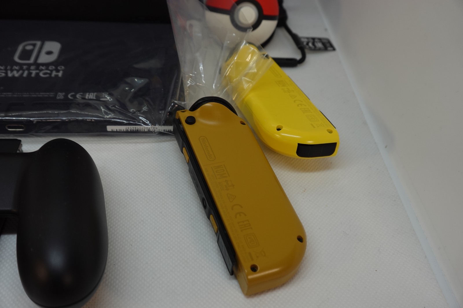 Nintendo Switch Pokemon Let’s Go Pikachu Eevee Edition Console Ball Plus F/S