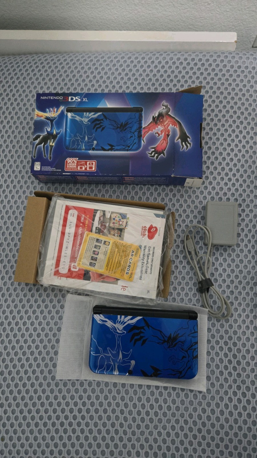 Nintendo 3DS XL Pokémon X/Y Limited Edition Bundle BOXED + 15 Games + 3DS Case