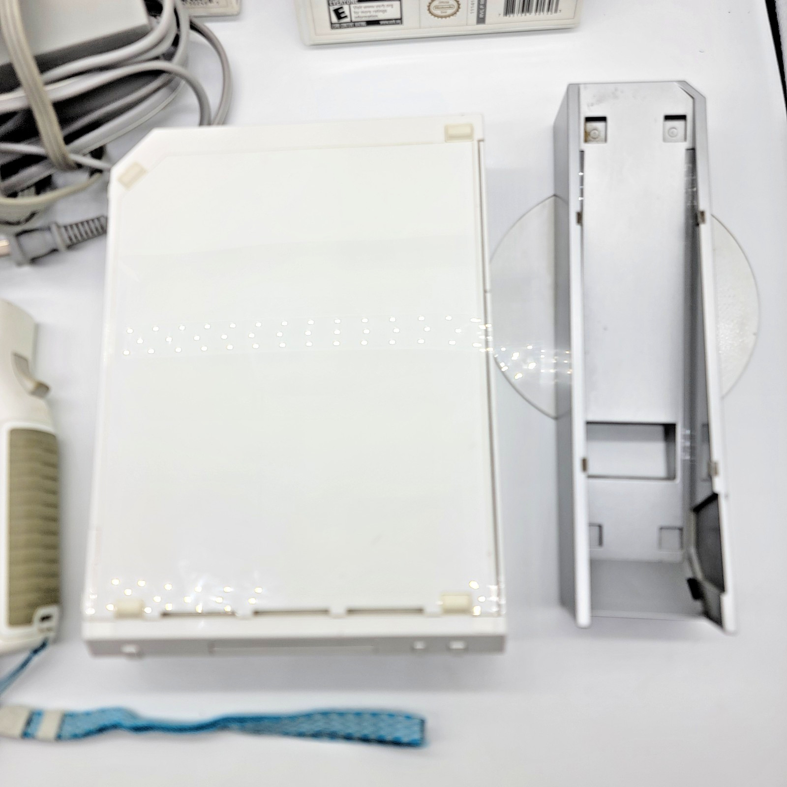 Nintendo Wii Bundle OEM Console Cords Games Sensor Controller RVL-001