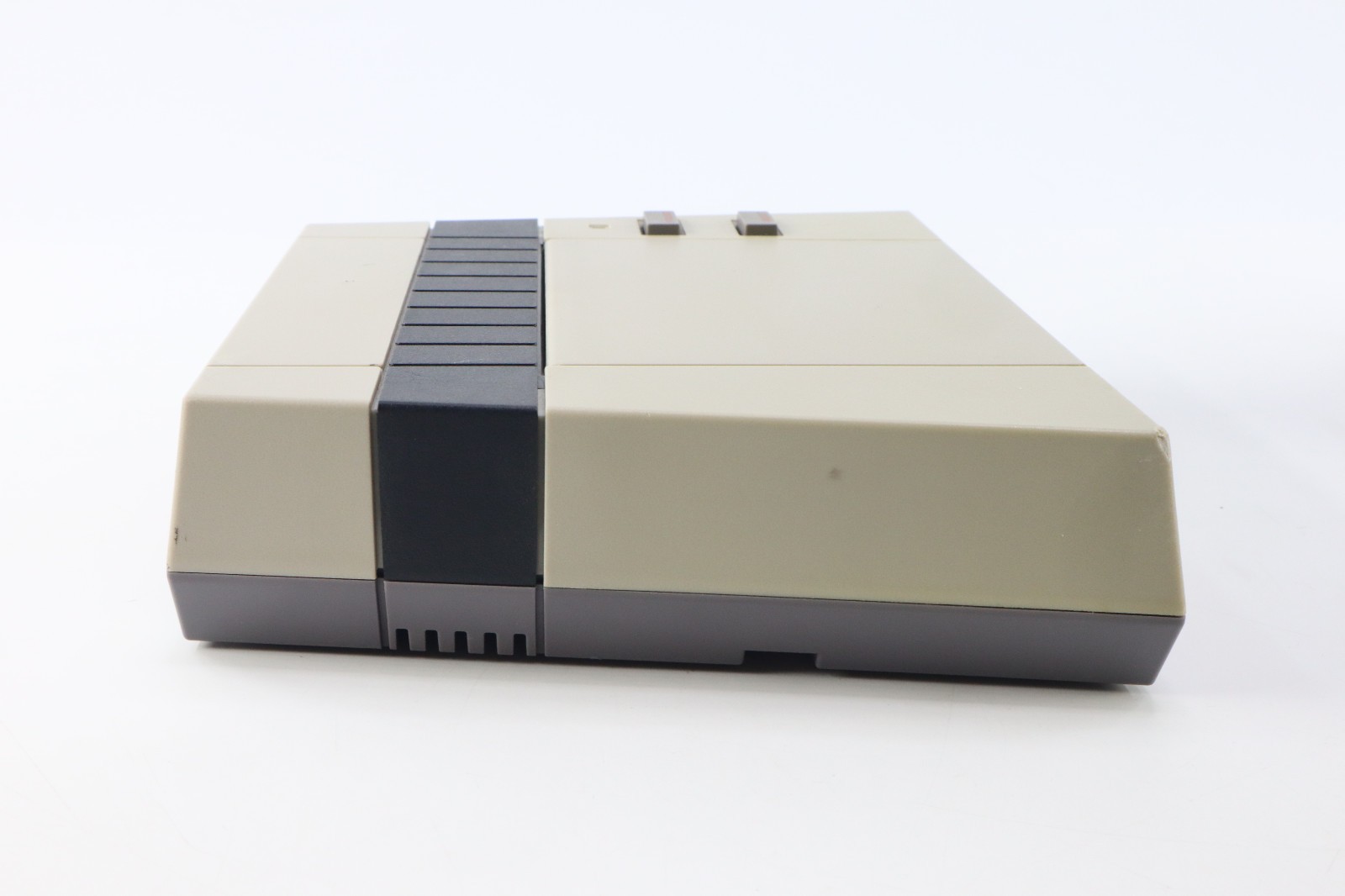 RetroUSB AVS Model RET-AVS W/ Power Cable, 2 OEM NES Controllers & 8 Game Lot
