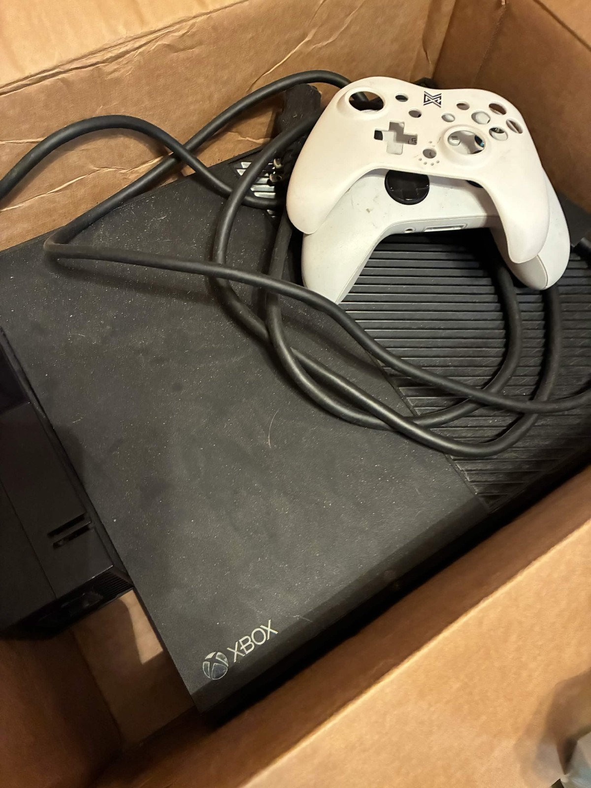 Microsoft Xbox One 500GB Console – Black, With White New-Gen Xbox Controller.