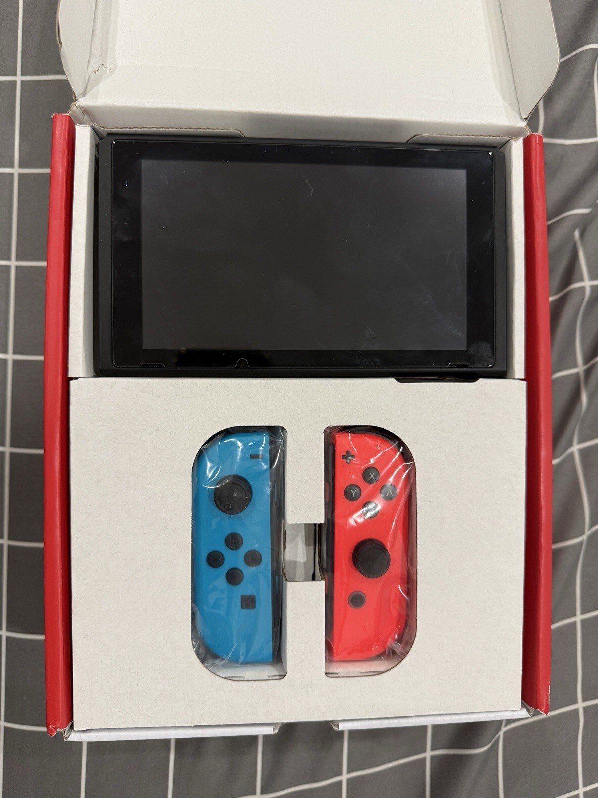 Nintendo Switch 32GB Console Neon Red/Neon Blue Joy-Con