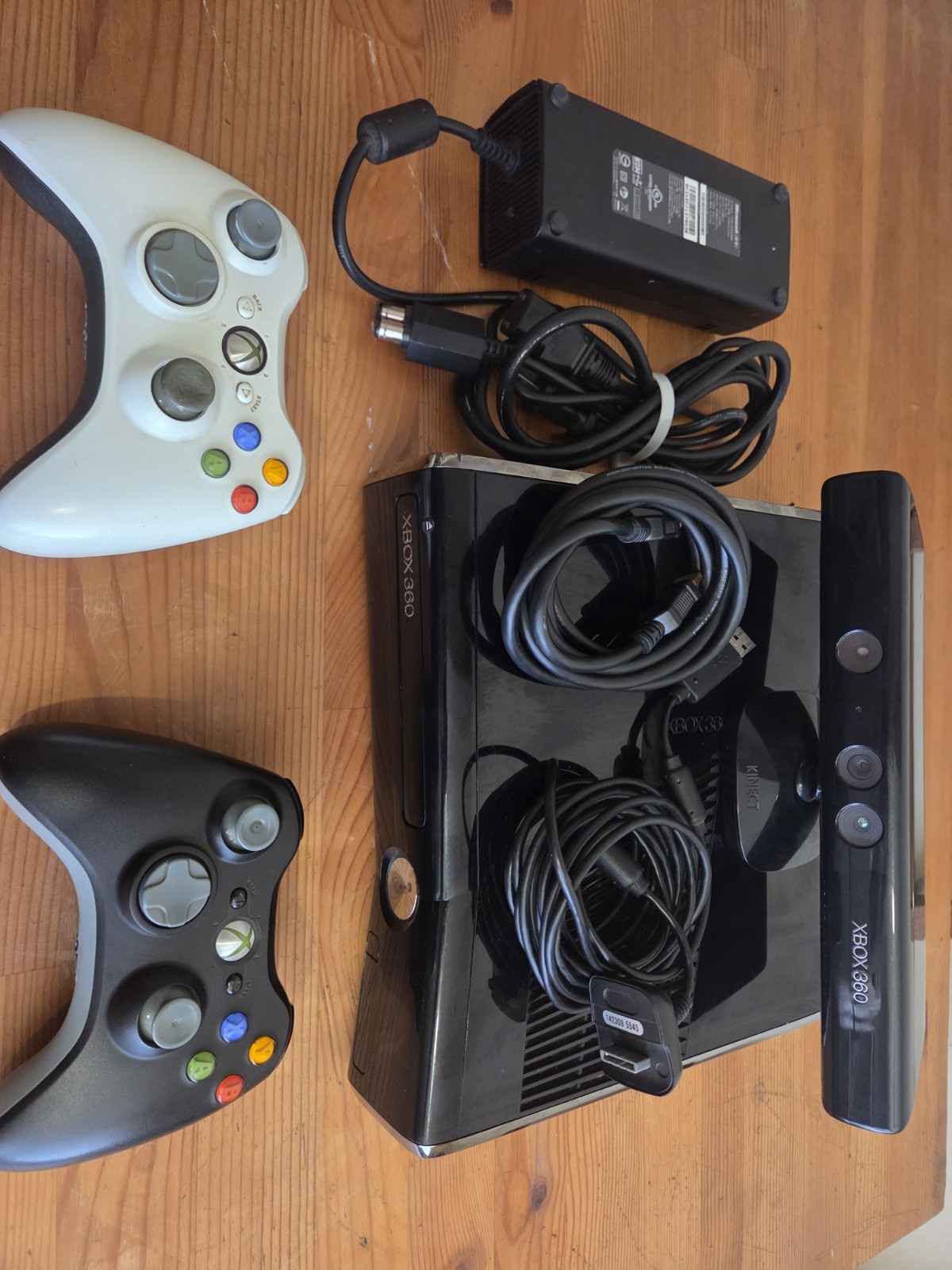 Microsoft Xbox 360 Slim 250GB Console Bundle 2 Controllers/Kinect 15 Game Lot!