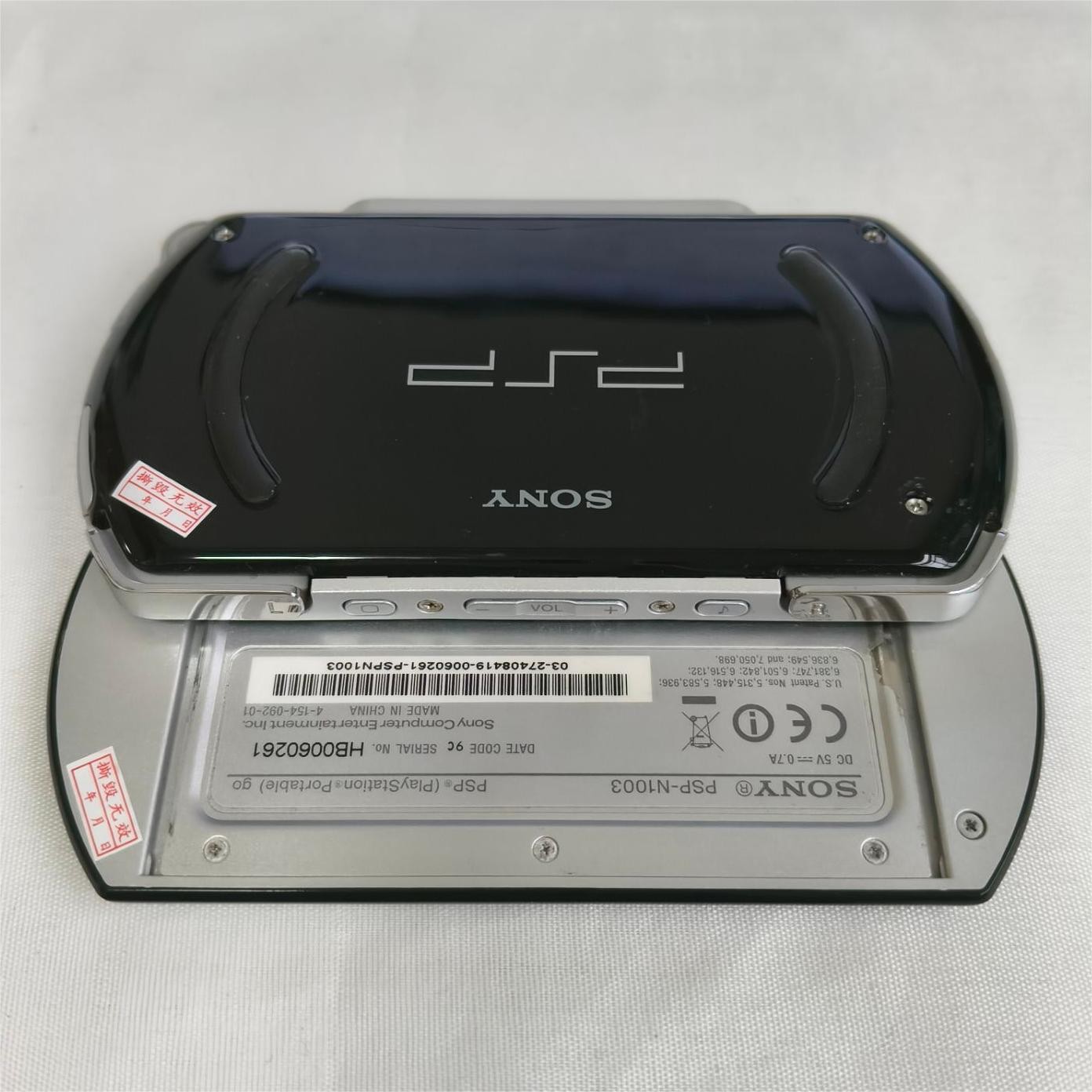 Sony PSP GO console Black with Charger PSP-N1003 Screen with protect