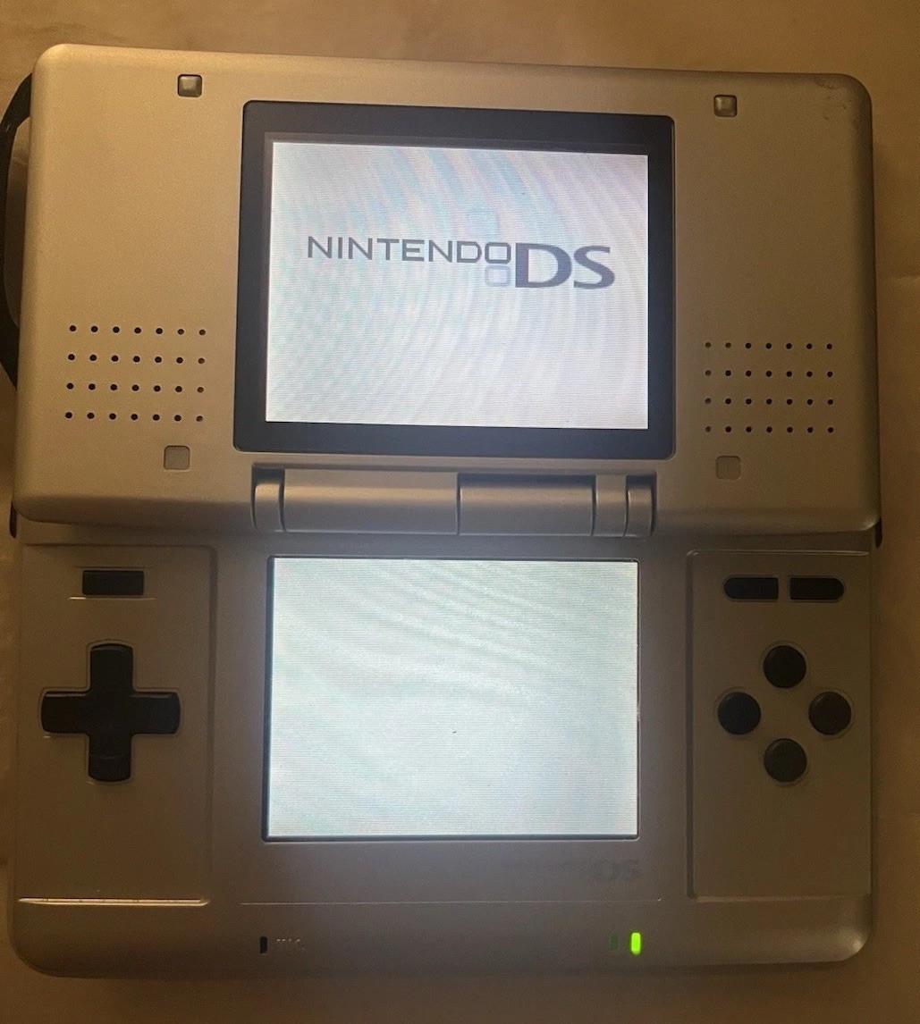 Nintendo DS System Silver NTR-001 WORKS GREAT W/CHARGER, CASE & 2 GAMES EUC