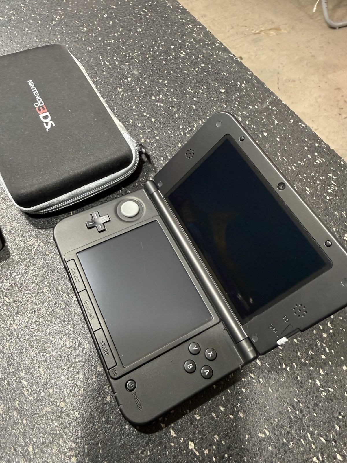 Nintendo 3DS XL Blue Console W/ Charger *Tested and working*