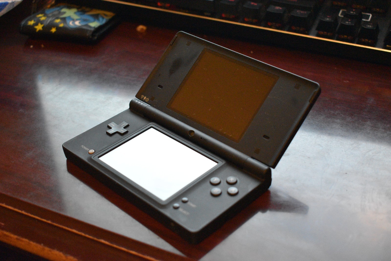 Nintendo DSi(NTSC-J) – Black, GREAT condition, no stylus, no charger