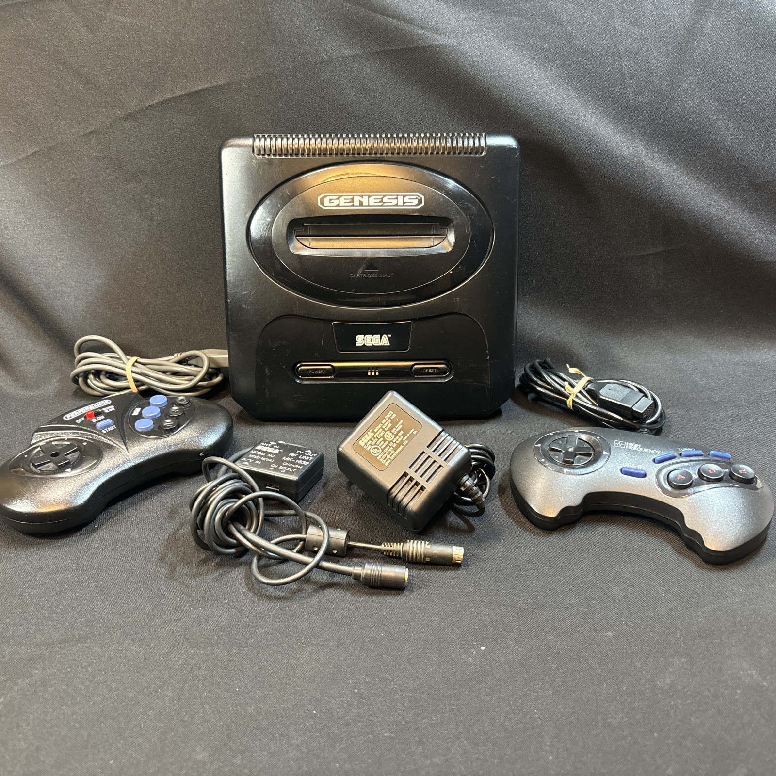 SEGA Genesis Console MK-1631 w/2 controllers, AC,Tested Works SEE DESCRIPTION!