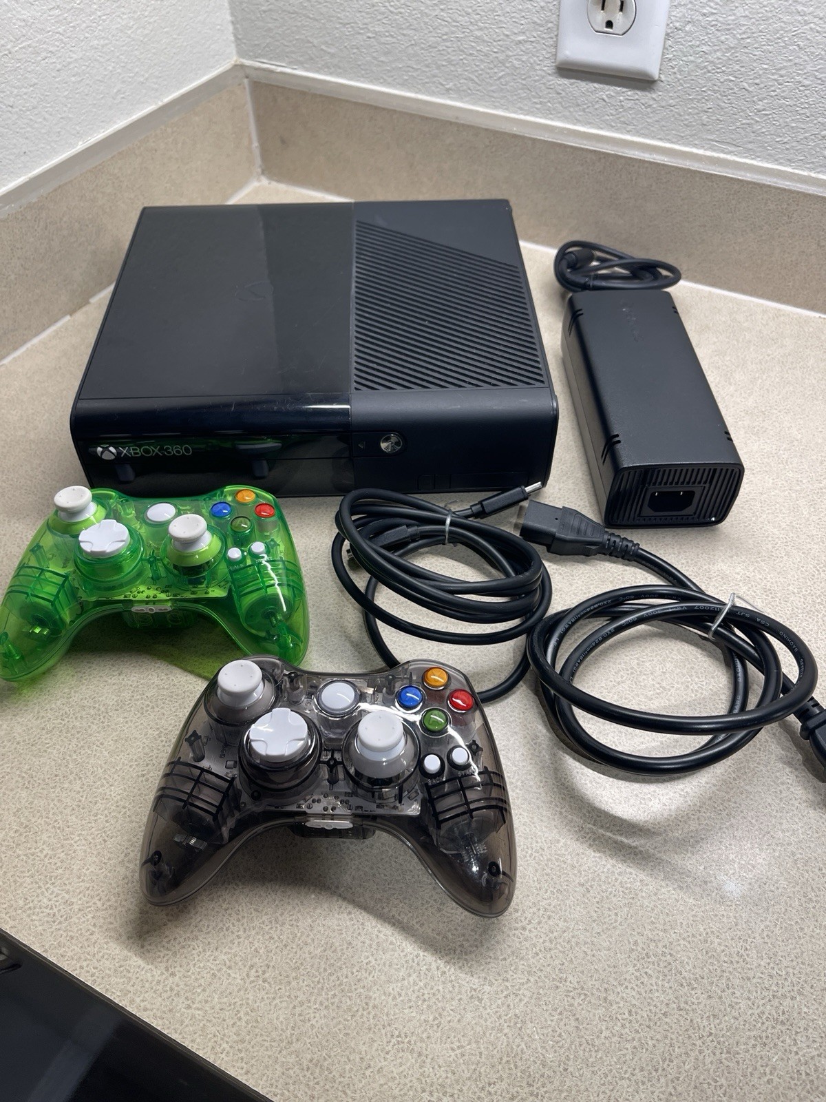 Microsoft Xbox 360 E 250GB Wi-Fi 1080p NTSC-U/C Black w/ 2 Controllers