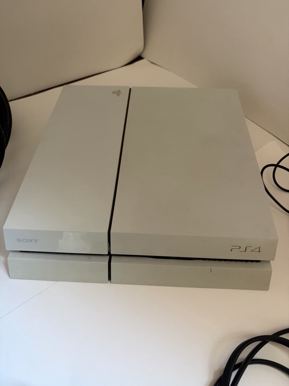 Sony PlayStation 4 PS4 White 500GB Console OEM Controllers Cords x7 Games Bundle