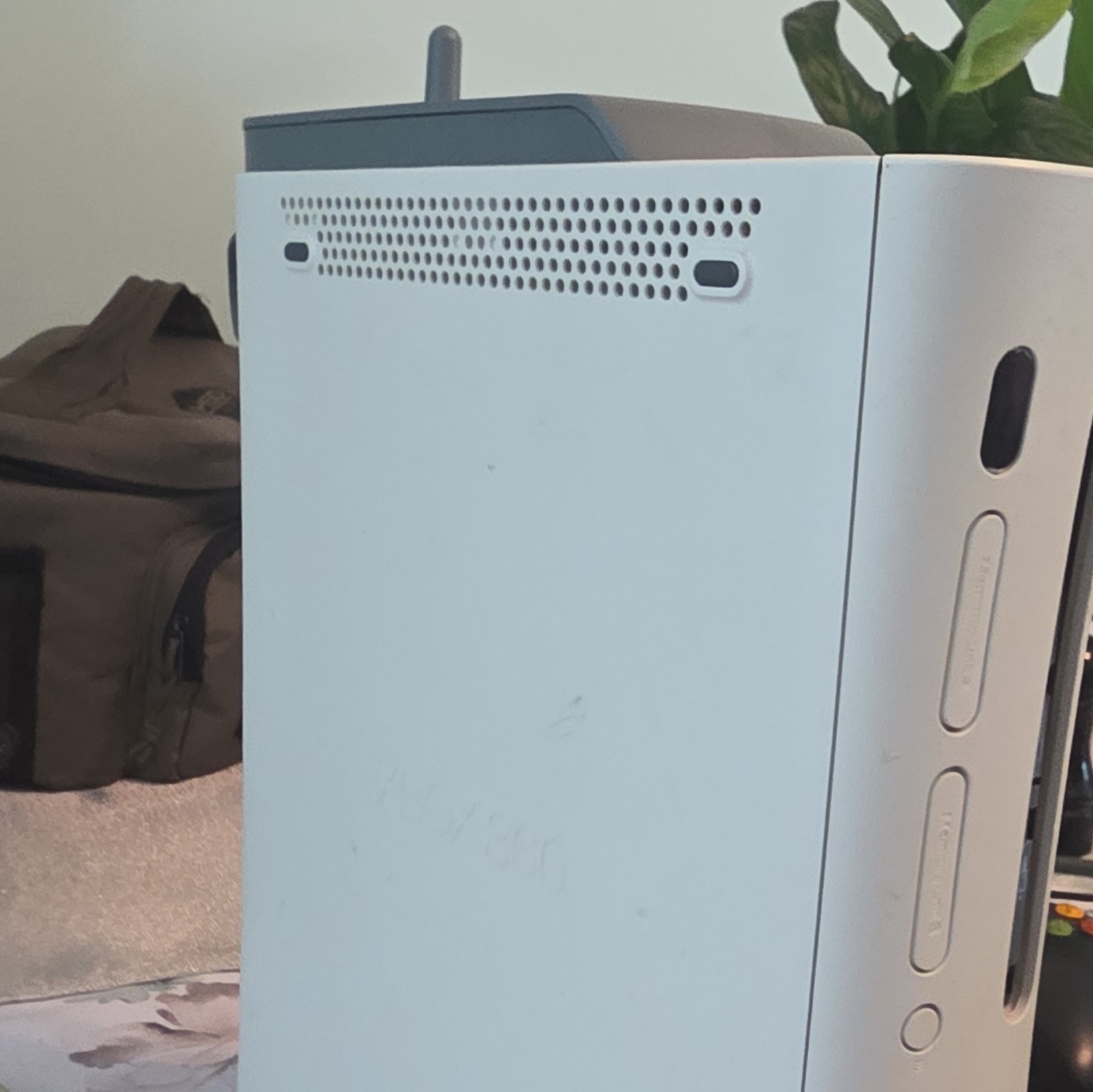 Microsoft Xbox 360 Home Console 60GB White/Gray HDMI w/ 2 Controllers, AV Cable
