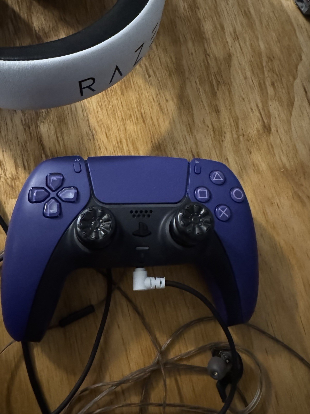 Ps5 digital edition, charging station, 2 ps5 control, LG 27 inch 180 hrz monitor
