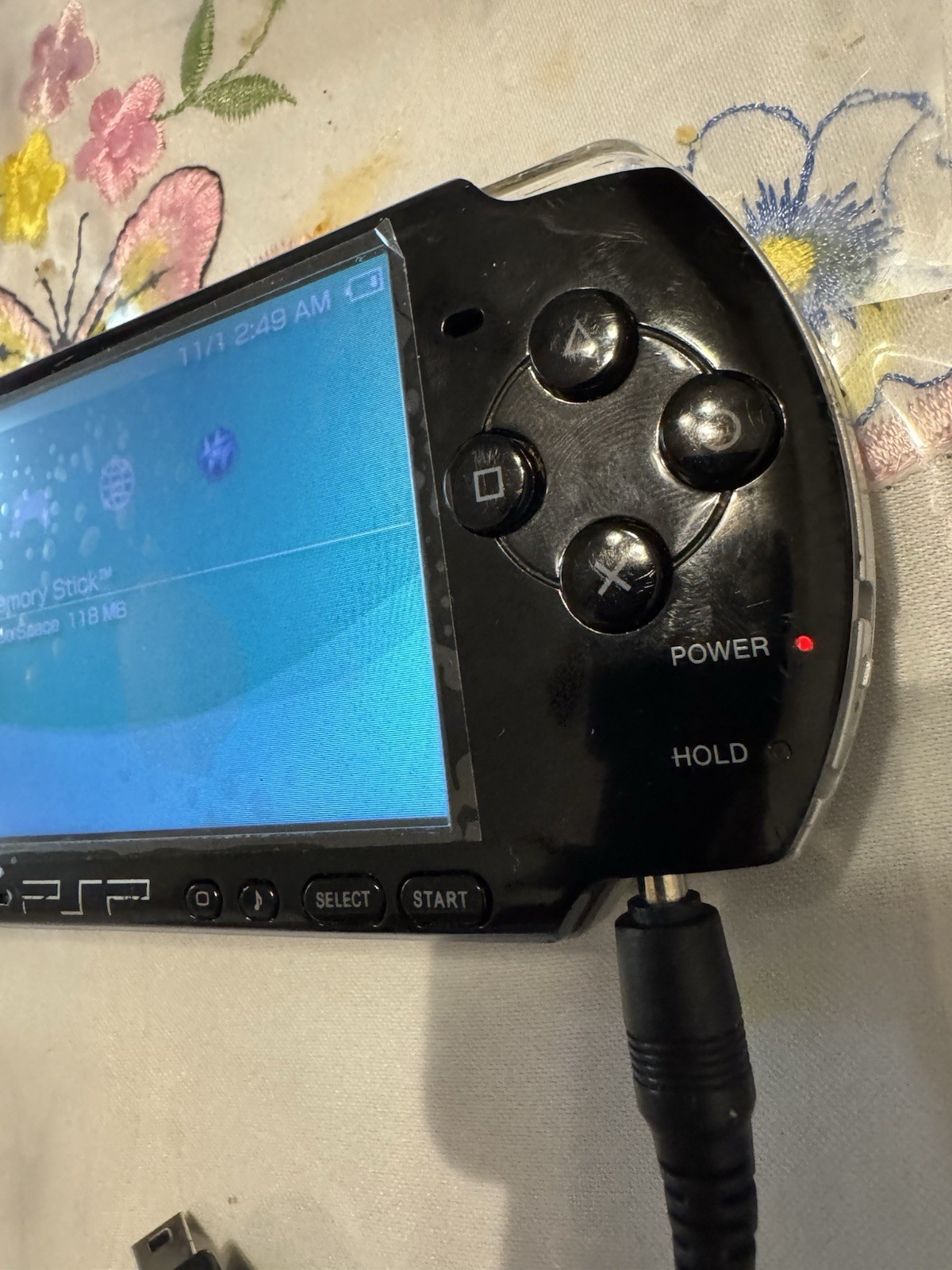 PSP 3001 Black bundle 4games 4 Movies / Charger / Battery.
