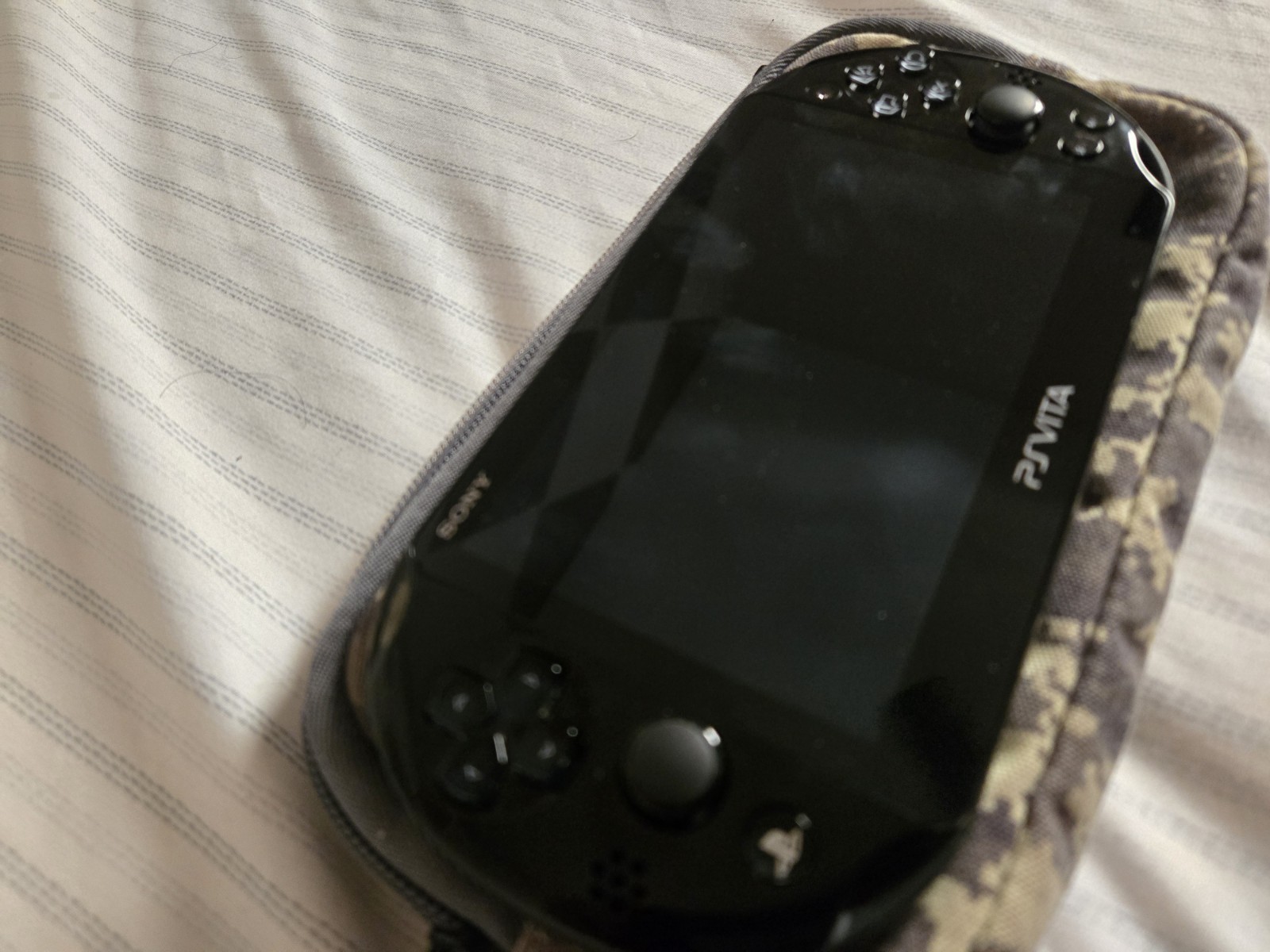 PS Vita 2000 Black