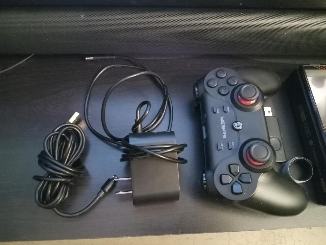 KINHANK X5 PRO RETRO VIDEO GAME CONSOLE W/HD AND CONTROLLER