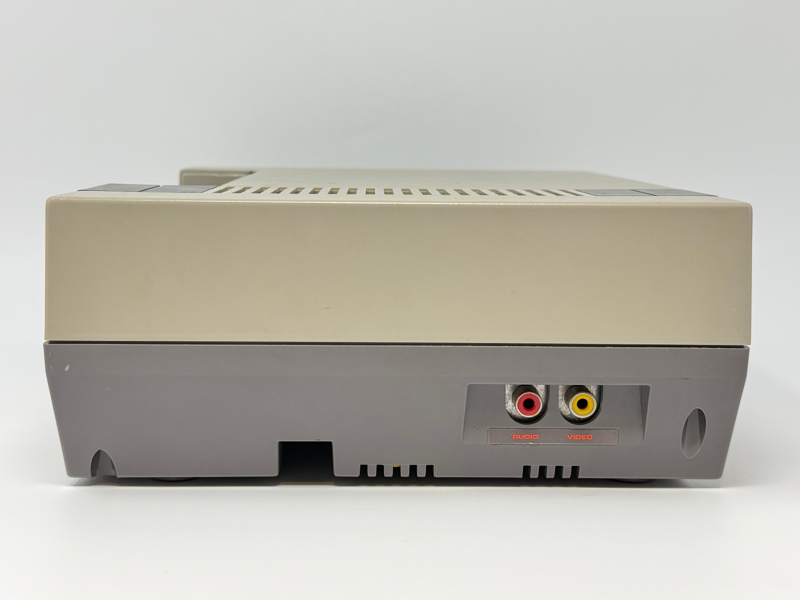 Nintendo NES Console [NES-001] *NO CABLES – TESTED & WORKING – READ* [5g]