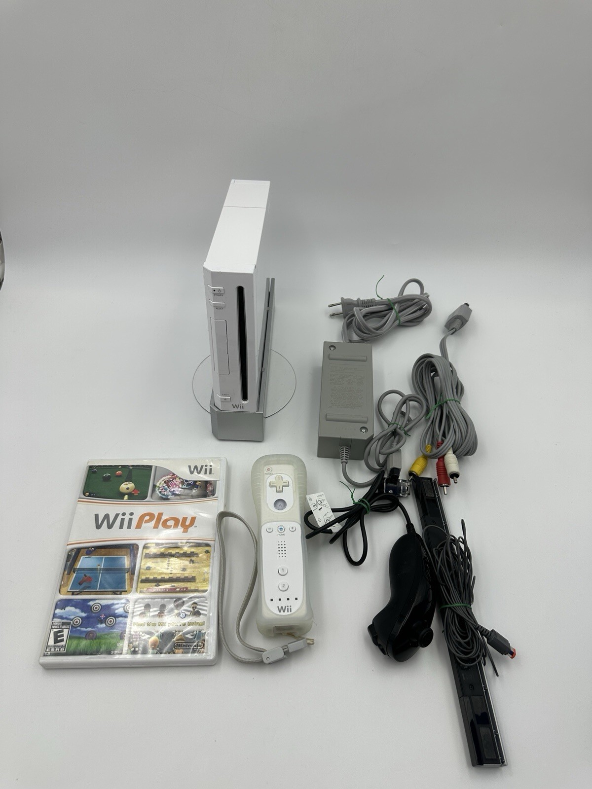 Nintendo Wii Console RVL-001(USA) With Hook-Up Cables Remote Nunchuck Wii Play