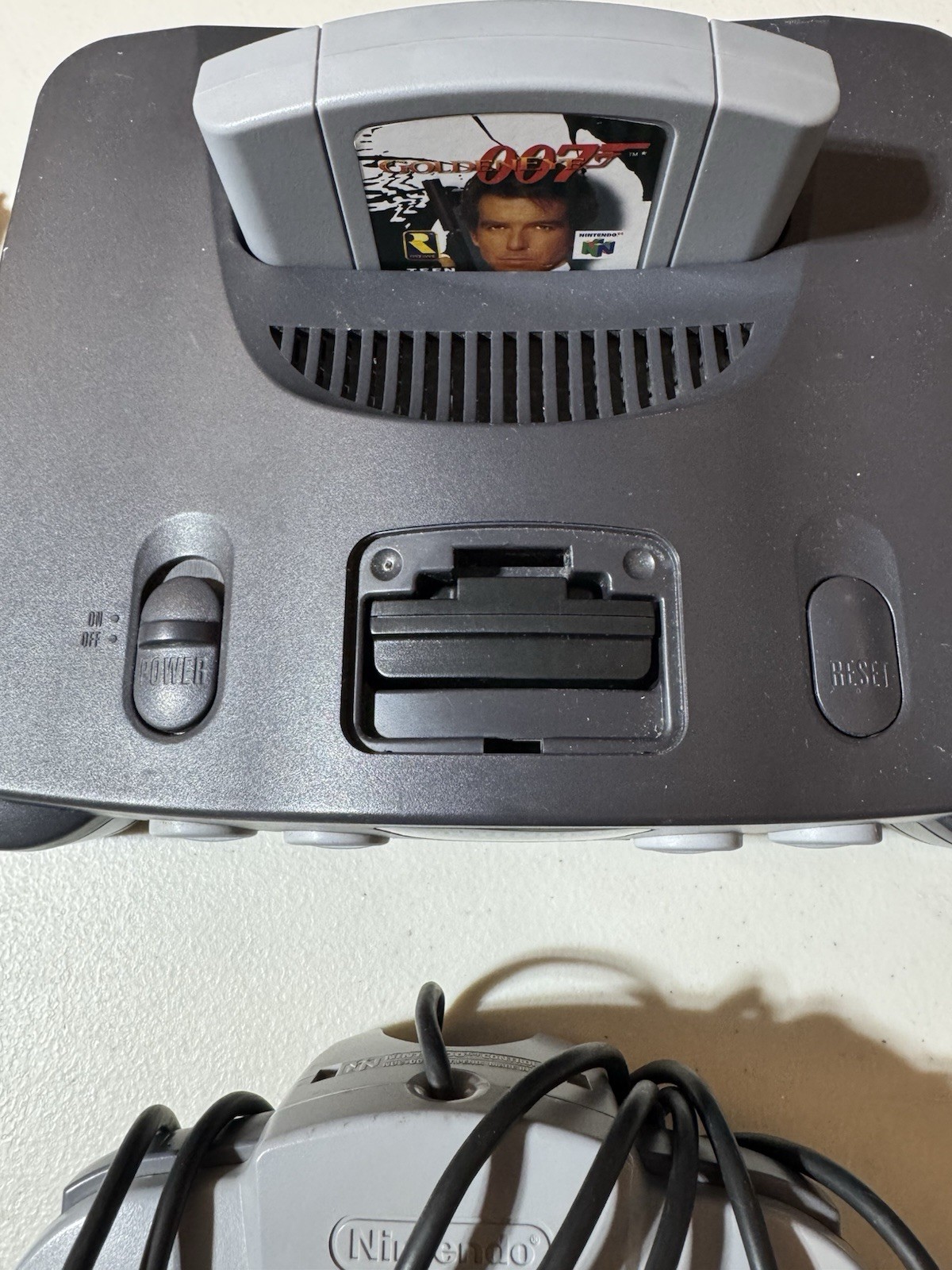 Nintendo 64 N64 Gray Console w/ Controller, AV/Power, GoldenEye 007