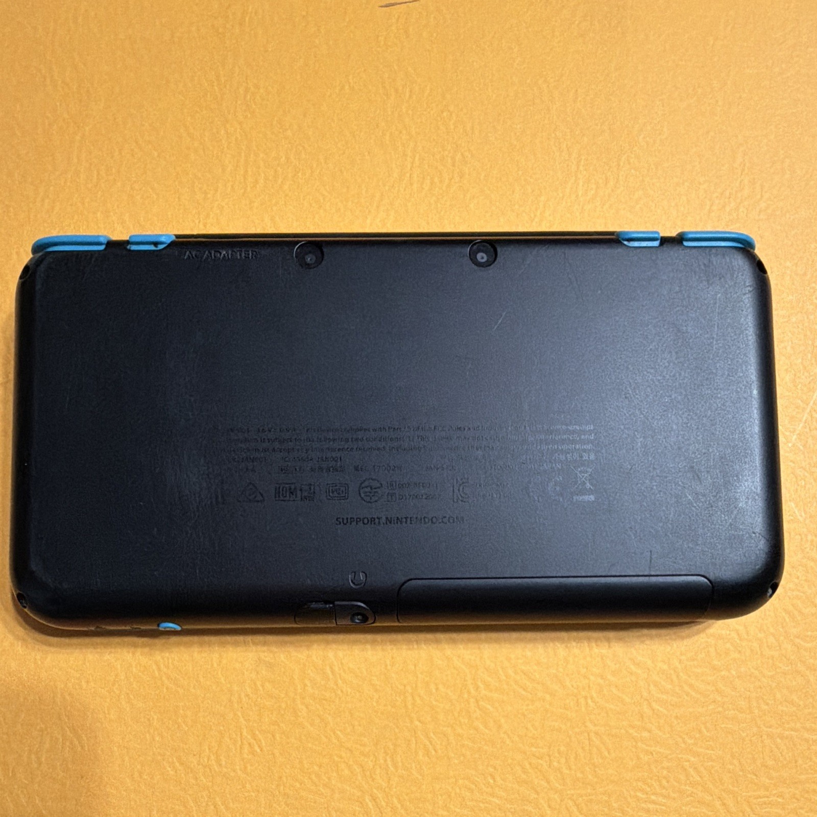 Nintendo 2DS XL Black/Blue Console w/ Charger Touchscreen Headphone Jack