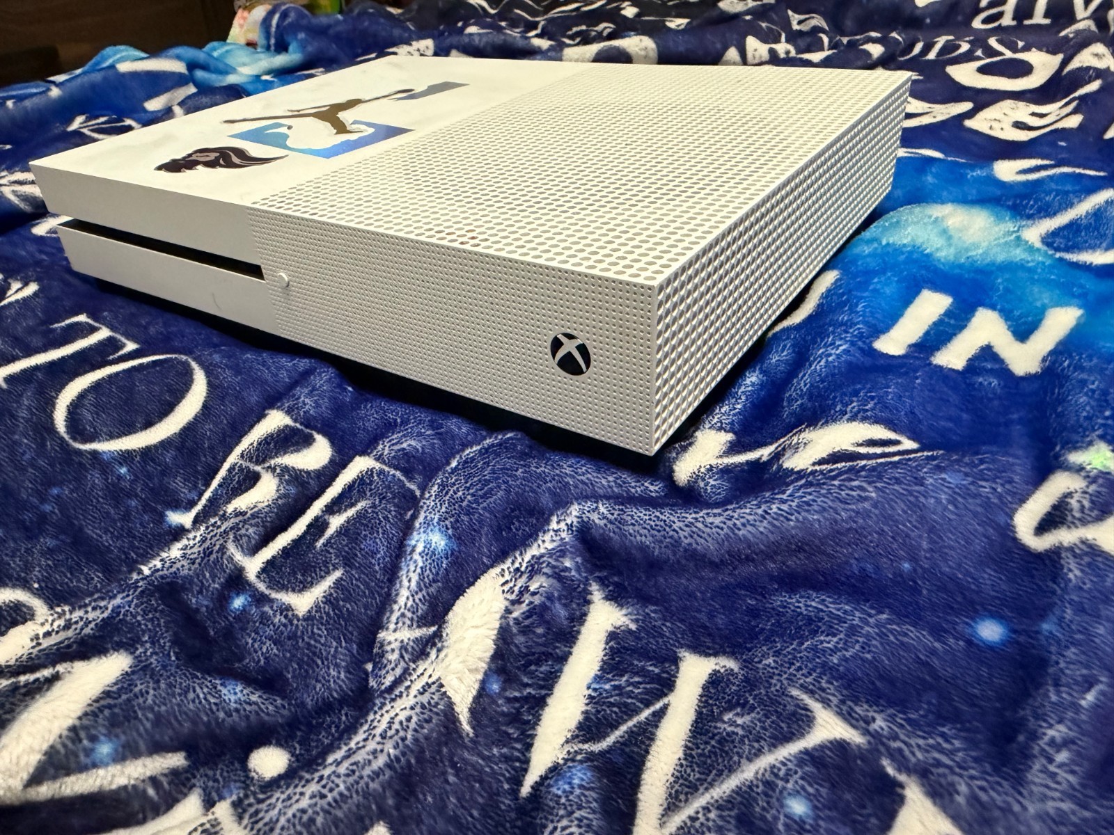 Microsoft Xbox One S 500GB – White / With power cable / Controller not included