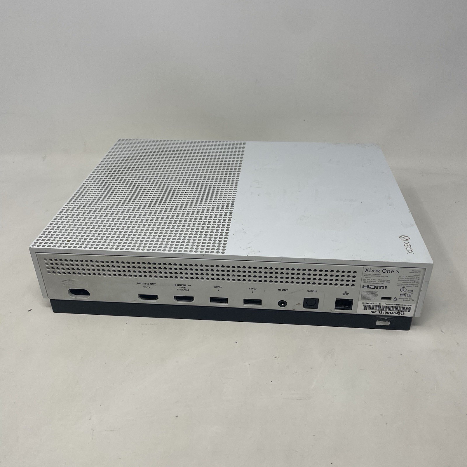 NO POWER – Xbox One S 500GB Model 1681 – FOR PARTS OR REPAIR With Controller