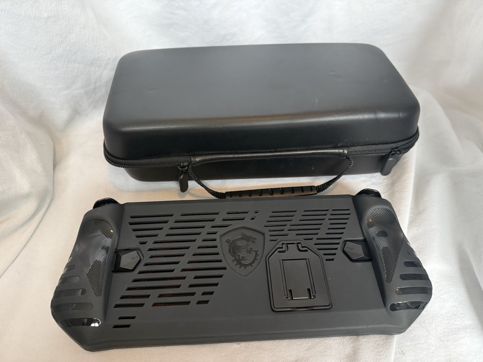 HANDHELD GAMING PC MSI CLAW A1M 7″ 1080p, ULTRA 7, 16GB RAM, 1TB SSD, WINDOWS 11