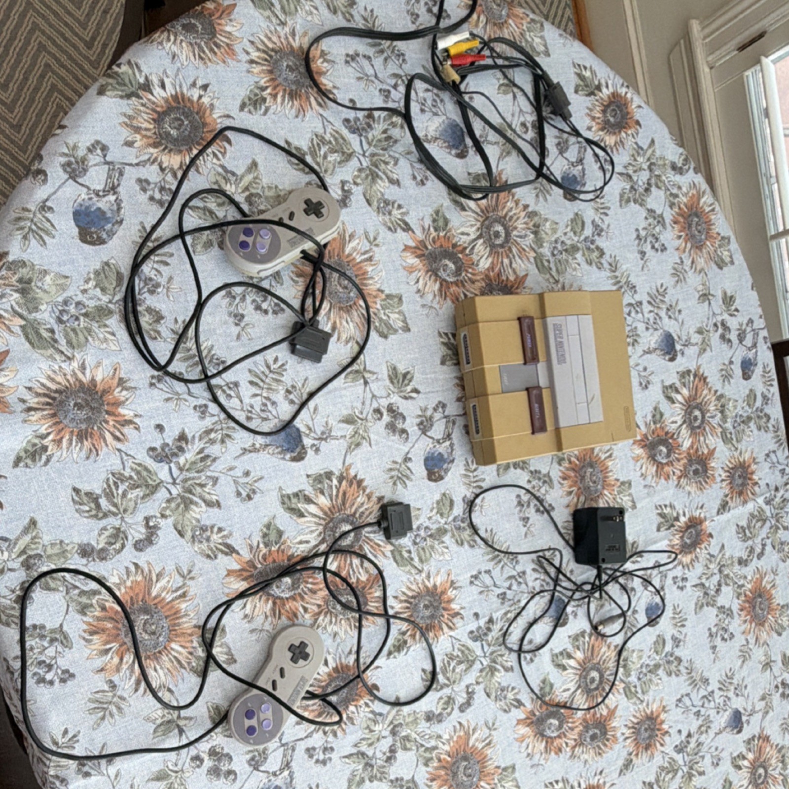 Nintendo SNS-001 Super Nintendo SNES Console Composite RCA Controllers AV Power