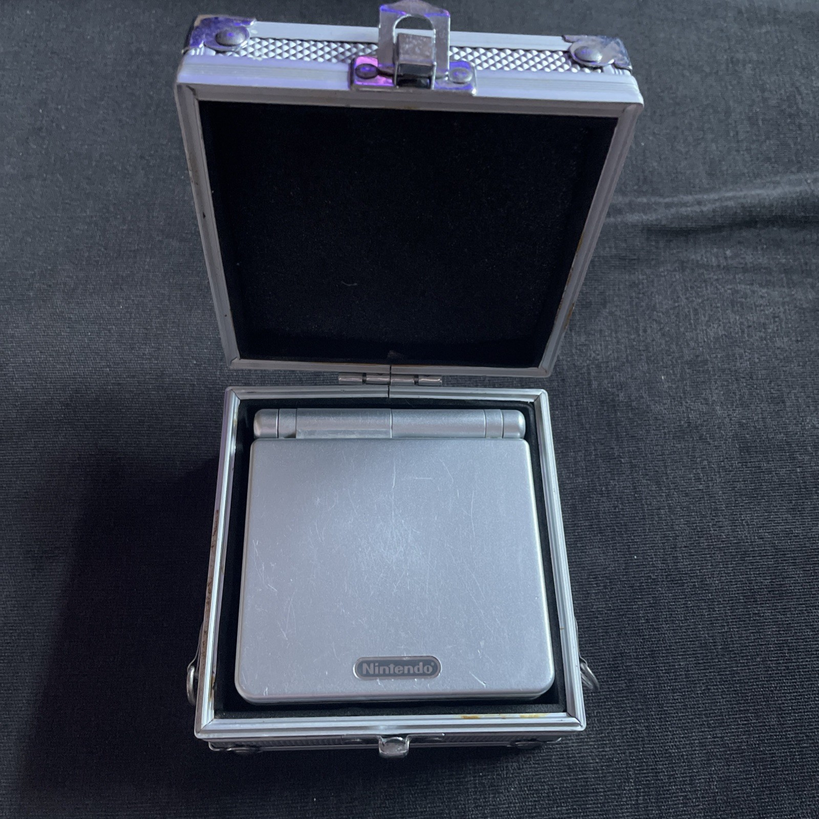 Nintendo Game Boy Advance SP – Sliver w/ hard case