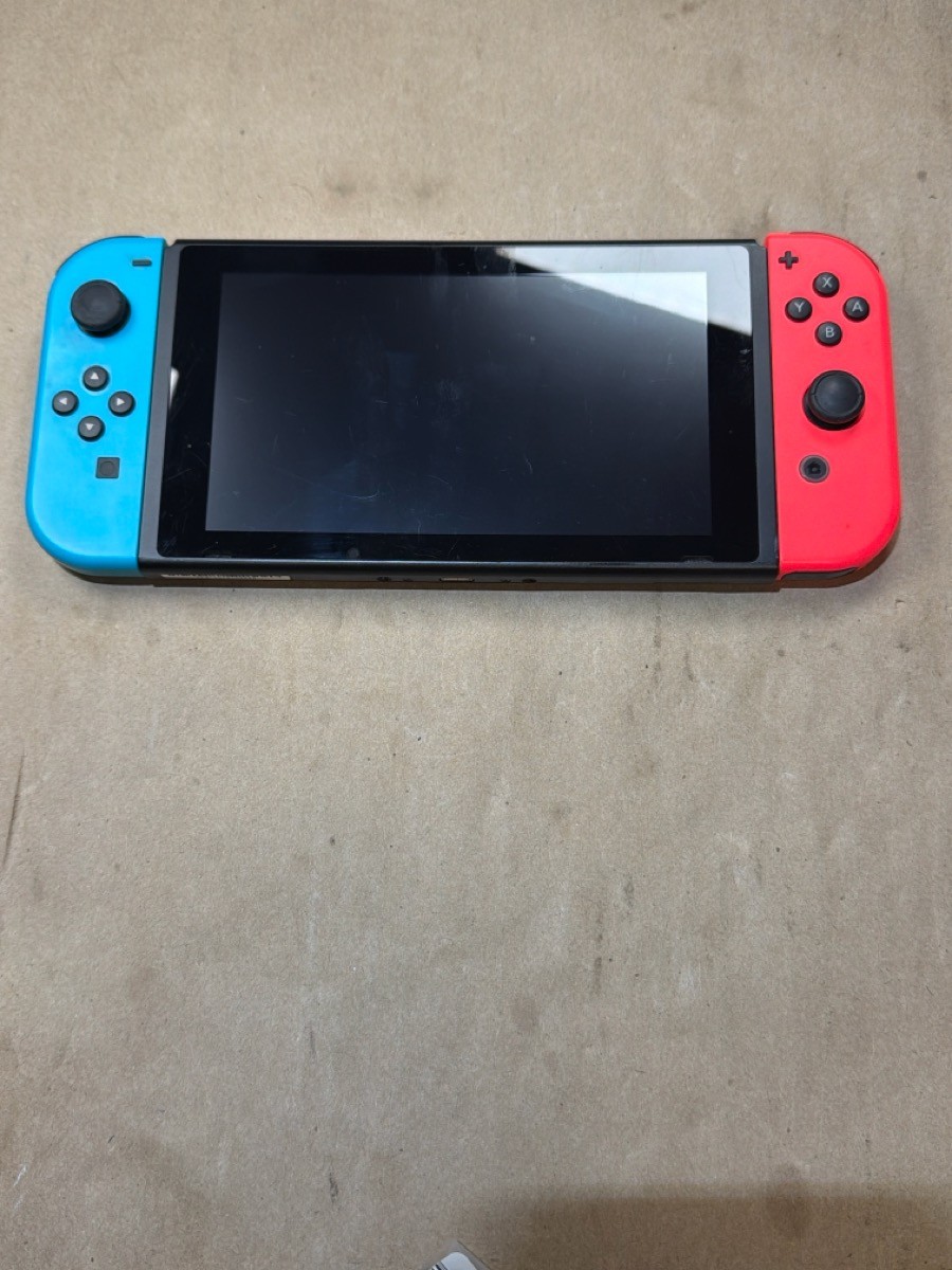 NINTENDO SWITCH HANDHELD: MODEL HAC-001 (-01) RED/BLUE, (B33004746)