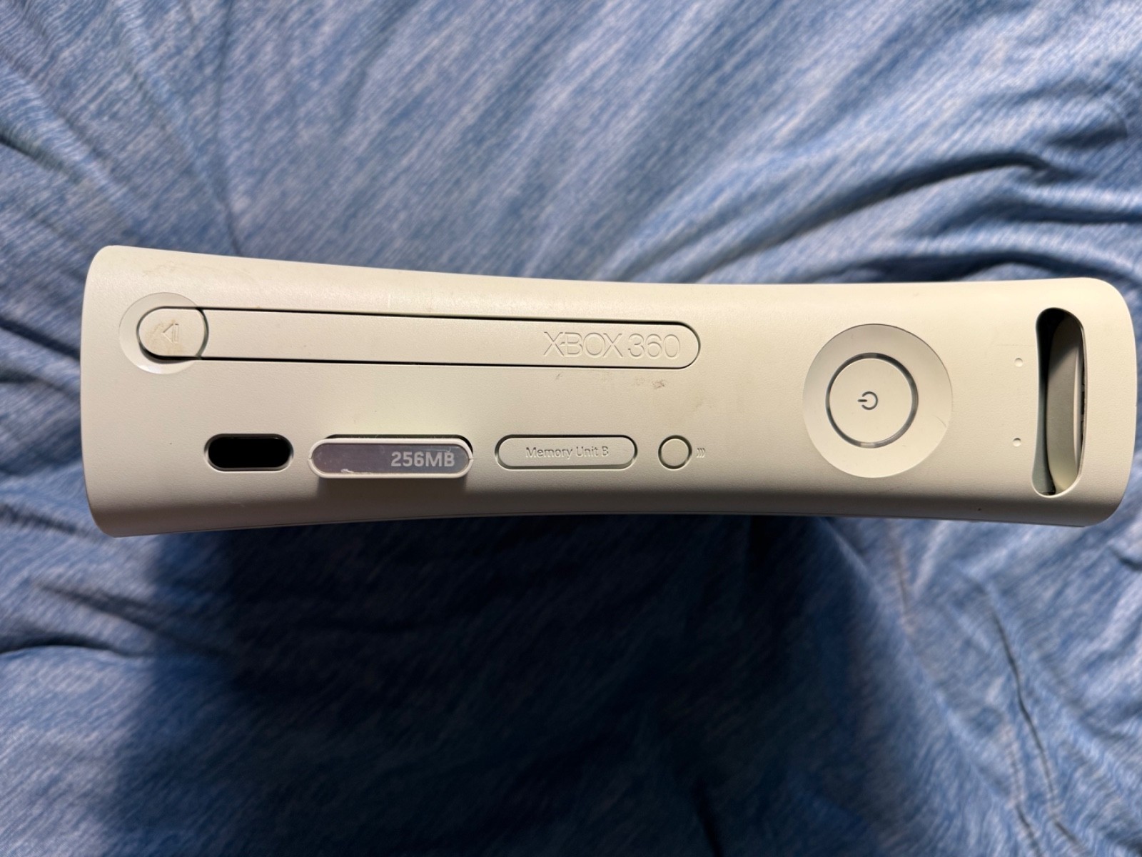 Xbox 360 Arcade Edition Console Bundle with 256MB Memory & Dual Wired Controller