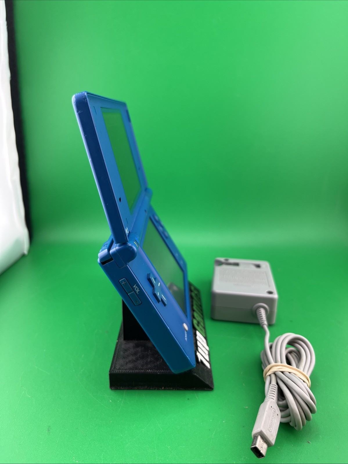 Nintendo DSi TWL-001 USA. Metallic Blue No Pen TESTED Good Condition (T16)