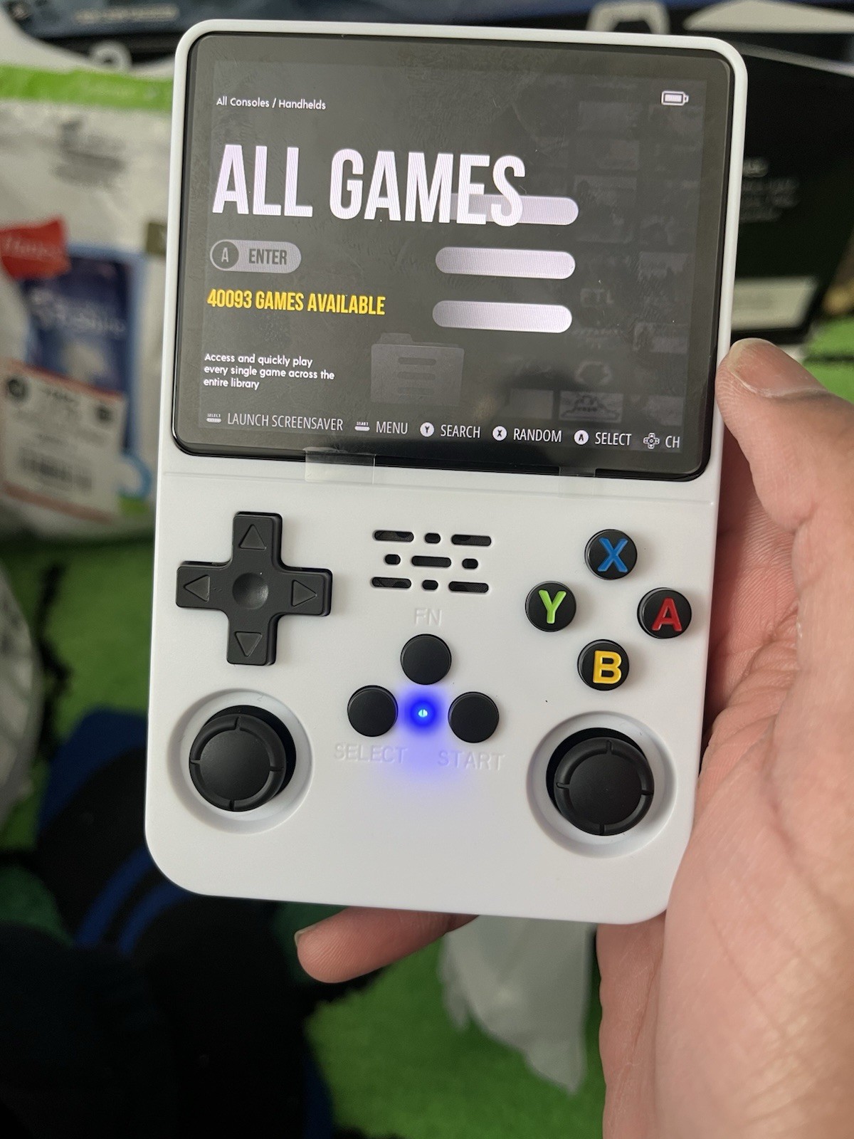 R36S Handheld Game Console 128GB White 640×480 USB Multi-Platform Gamepad